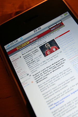 UK iPhone: Detailed Review: Its Web Browser, iPod-ness & Google Maps