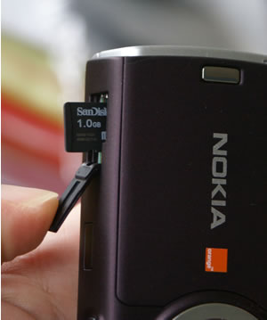 SanDisk microSD 1GB: Gosh It's Small