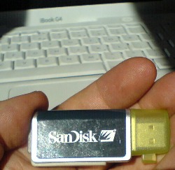 SanDisk MobileMate MS+: Review (99%): 2Gb MS Lifesaver